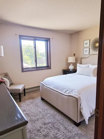 $695 | 11 Park Street North, Fairfax, MN 55332