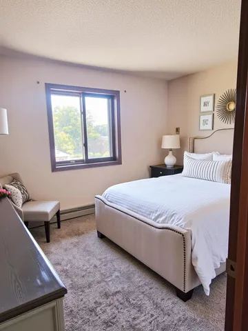 $695 | 11 Park Street North, Fairfax, MN 55332