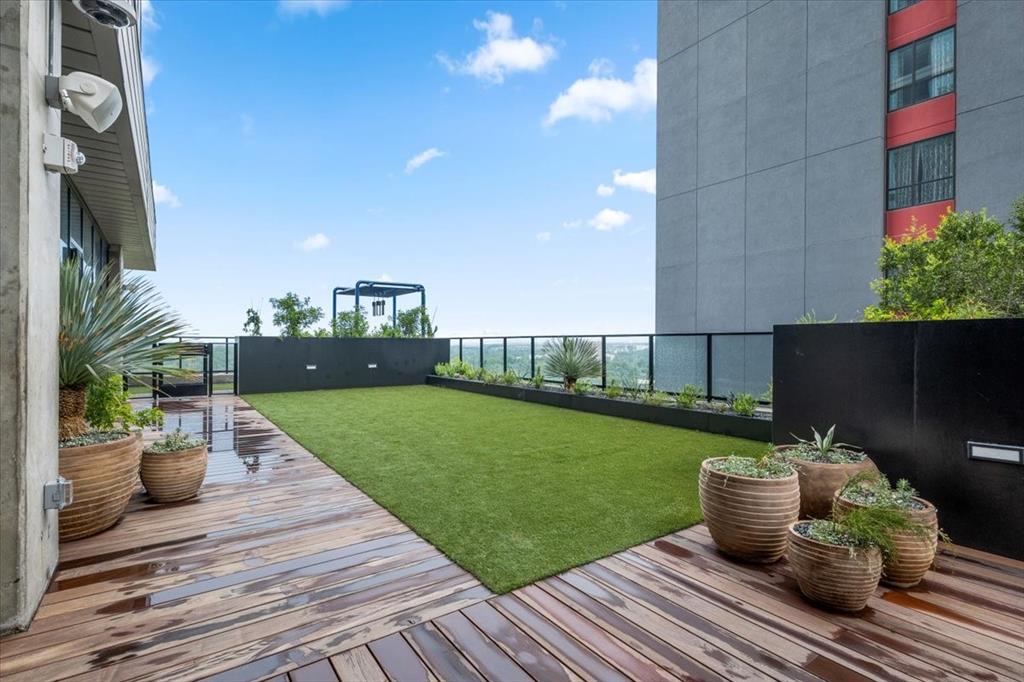 84 East Avenue, Unit 1202 Austin, TX 78701 - Photo 21 of 39 a garden view with a seating space