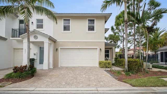 $575,000 | 6993 Pines Circle, Unit 6993, Pompano Beach, FL 33073