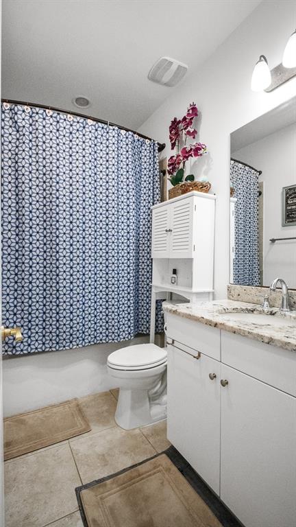 6993 Pines Circle, Unit 6993 Pompano Beach, FL 33073 - Photo 12 of 33 a bathroom with a sink toilet and a mirror