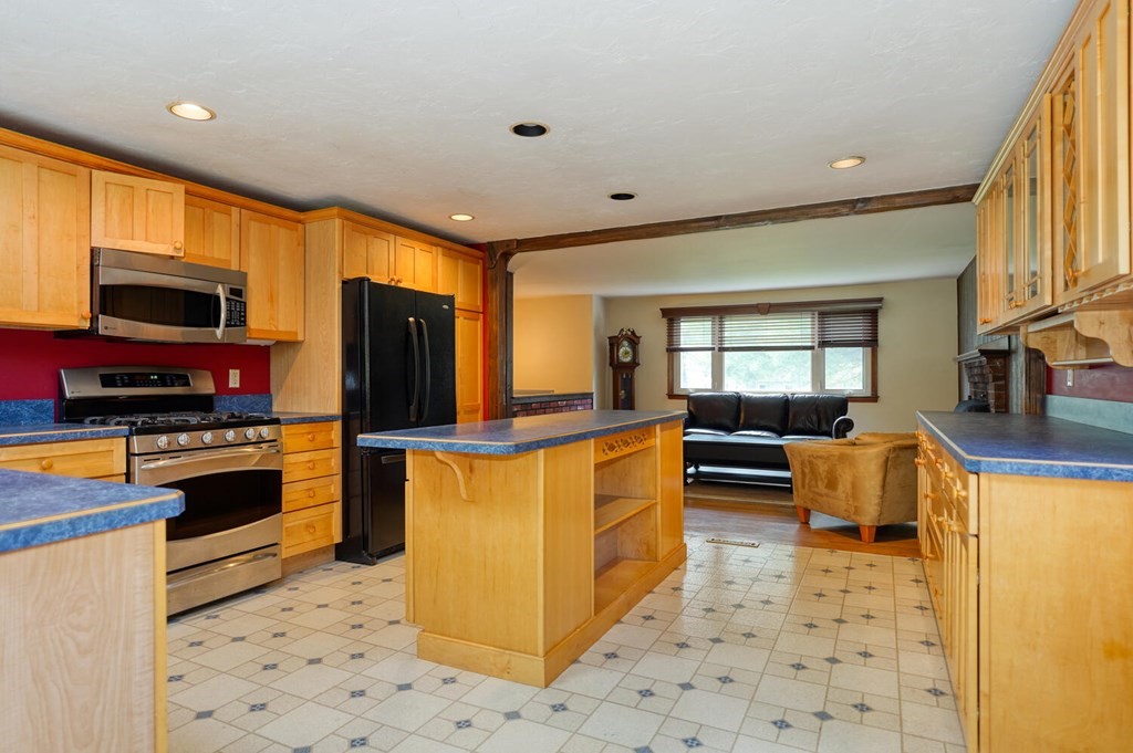 12 Juniper Brook Road Northborough, MA 01532 - Photo 5 of 32 Gallery Image 5