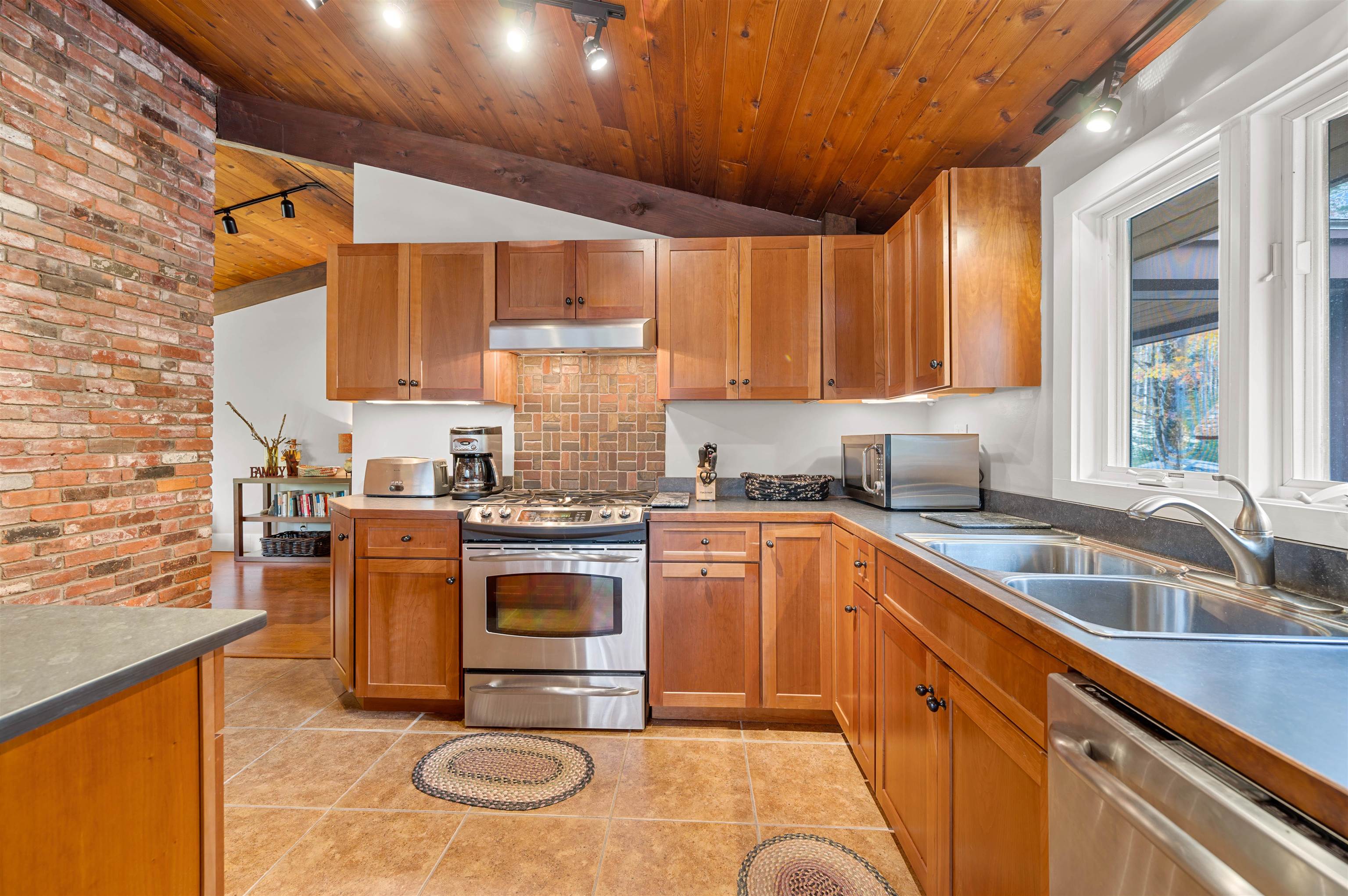 644 Sugar House Road Stowe, VT 05672 - Photo 16 of 39 Gallery Image 16