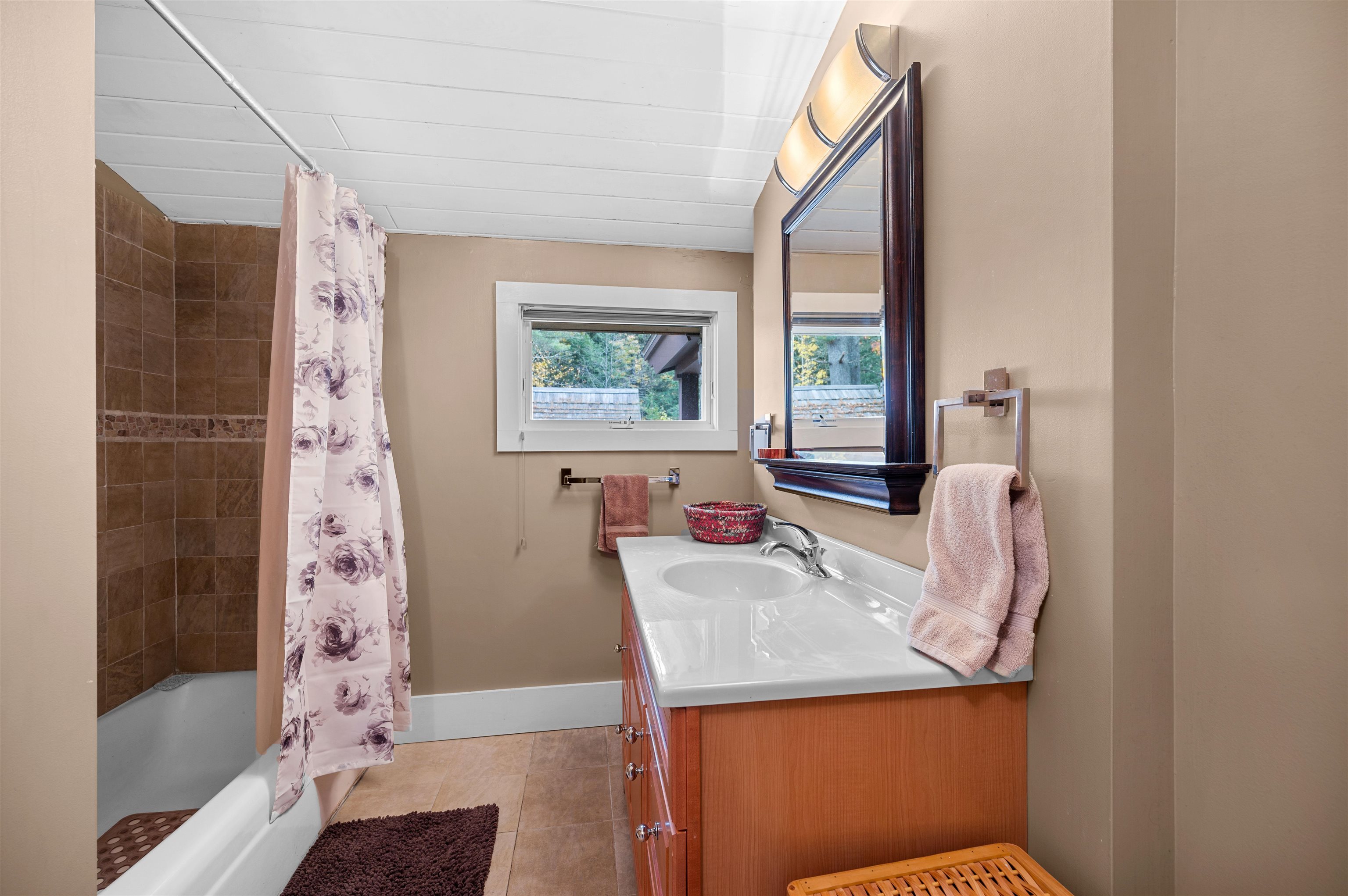 644 Sugar House Road Stowe, VT 05672 - Photo 21 of 39 Gallery Image 21