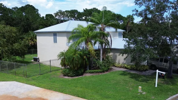 a view of a back yard of the house
