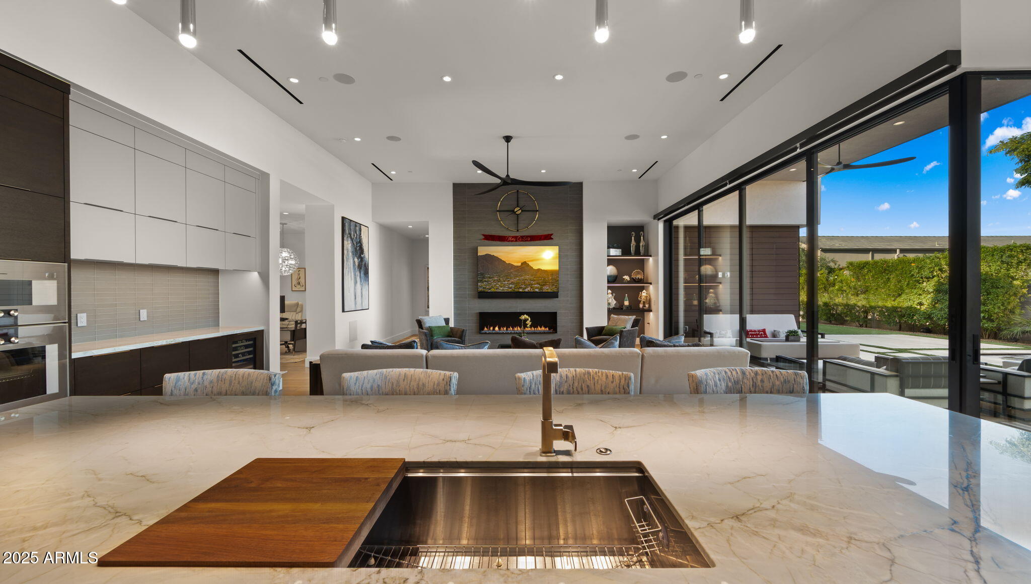 6962 East Cactus Wren Road Paradise Valley, AZ 85253 - Photo 31 of 94 33-web-or-mls-Kitchen1