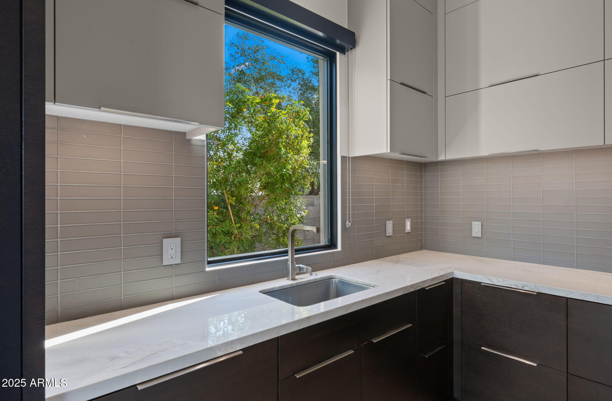 6962 East Cactus Wren Road Paradise Valley, AZ 85253 - Photo 33 of 94 35-web-or-mls-Kitchen10