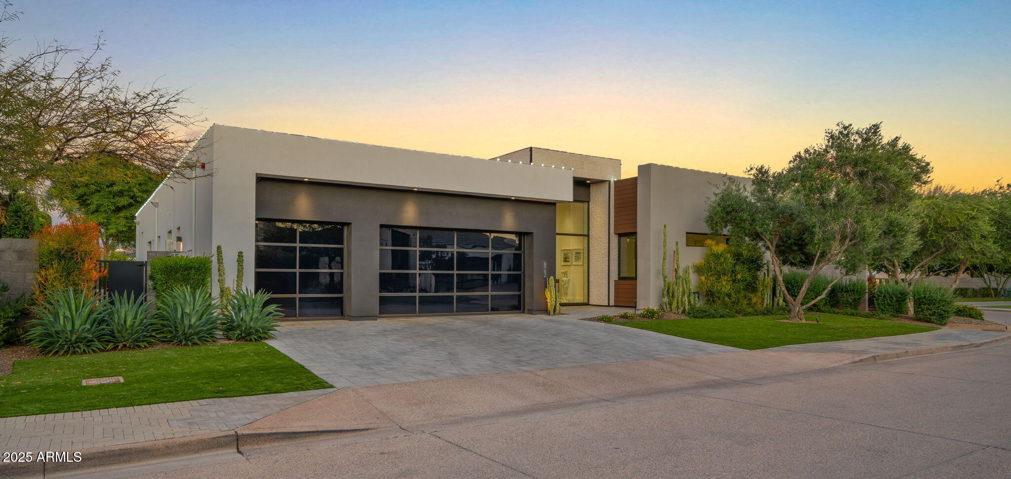 6962 East Cactus Wren Road Paradise Valley, AZ 85253 - Photo 6 of 94 9-web-or-mls-TWILIGHT15