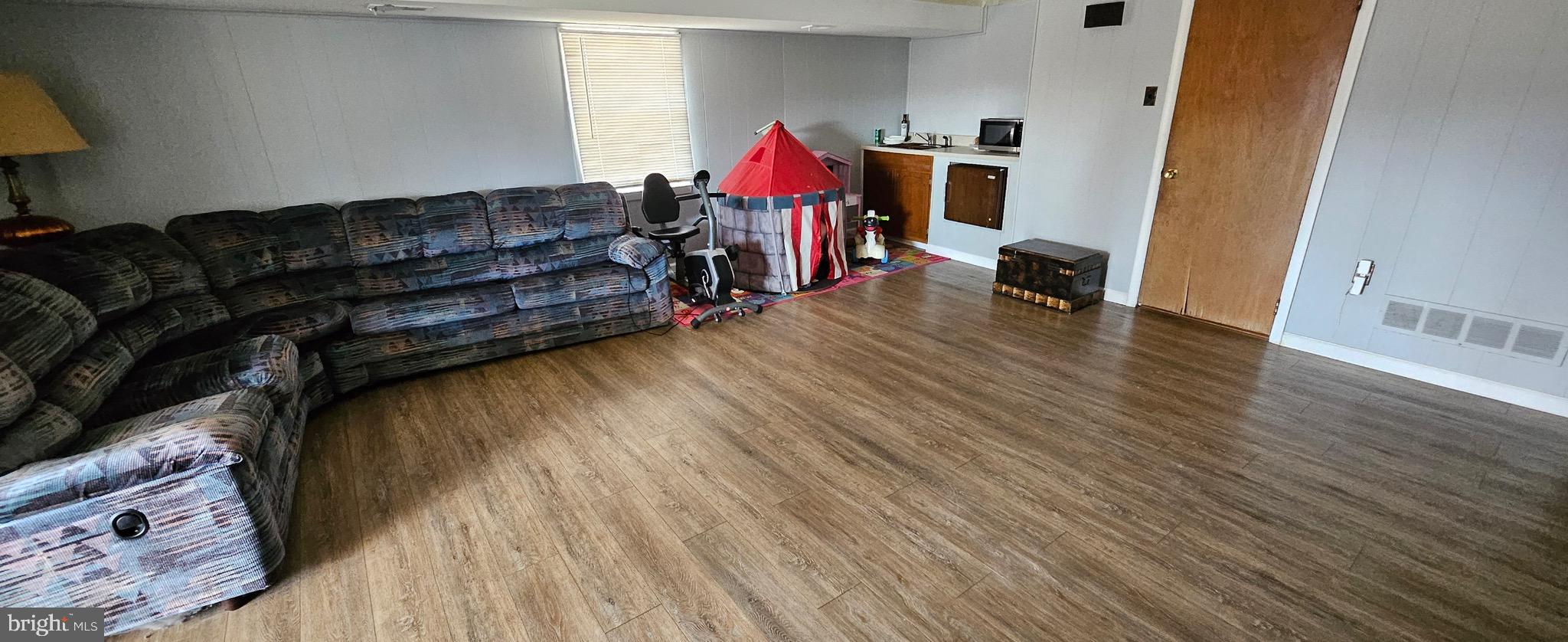 3340 Red Lion Road Philadelphia, PA 19114 - Photo 20 of 28 FAMILY ROOM
LOWER LEVEL