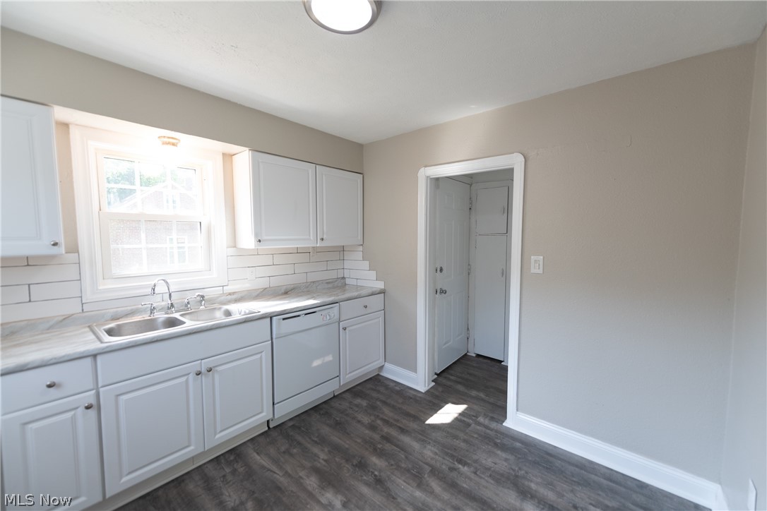 3222 Whitethorn Road Cleveland, OH 44118 - Photo 4 of 30 Gallery Image 4