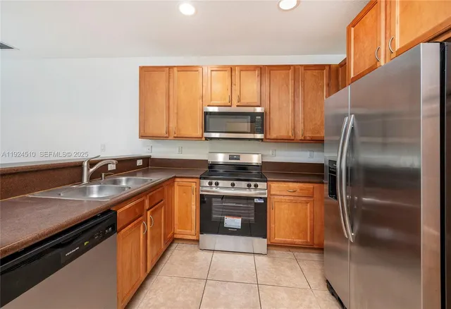 $380,000 | 3105 Northwest 25th Terrace, Unit 3105, Oakland Park, FL 33309