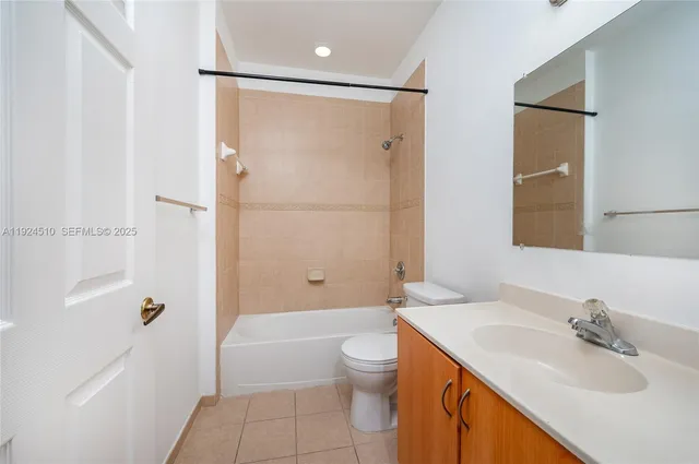 $380,000 | 3105 Northwest 25th Terrace, Unit 3105, Oakland Park, FL 33309