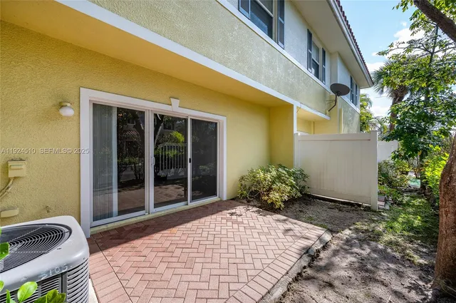 $380,000 | 3105 Northwest 25th Terrace, Unit 3105, Oakland Park, FL 33309
