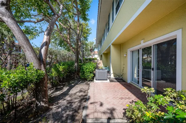 $380,000 | 3105 Northwest 25th Terrace, Unit 3105, Oakland Park, FL 33309