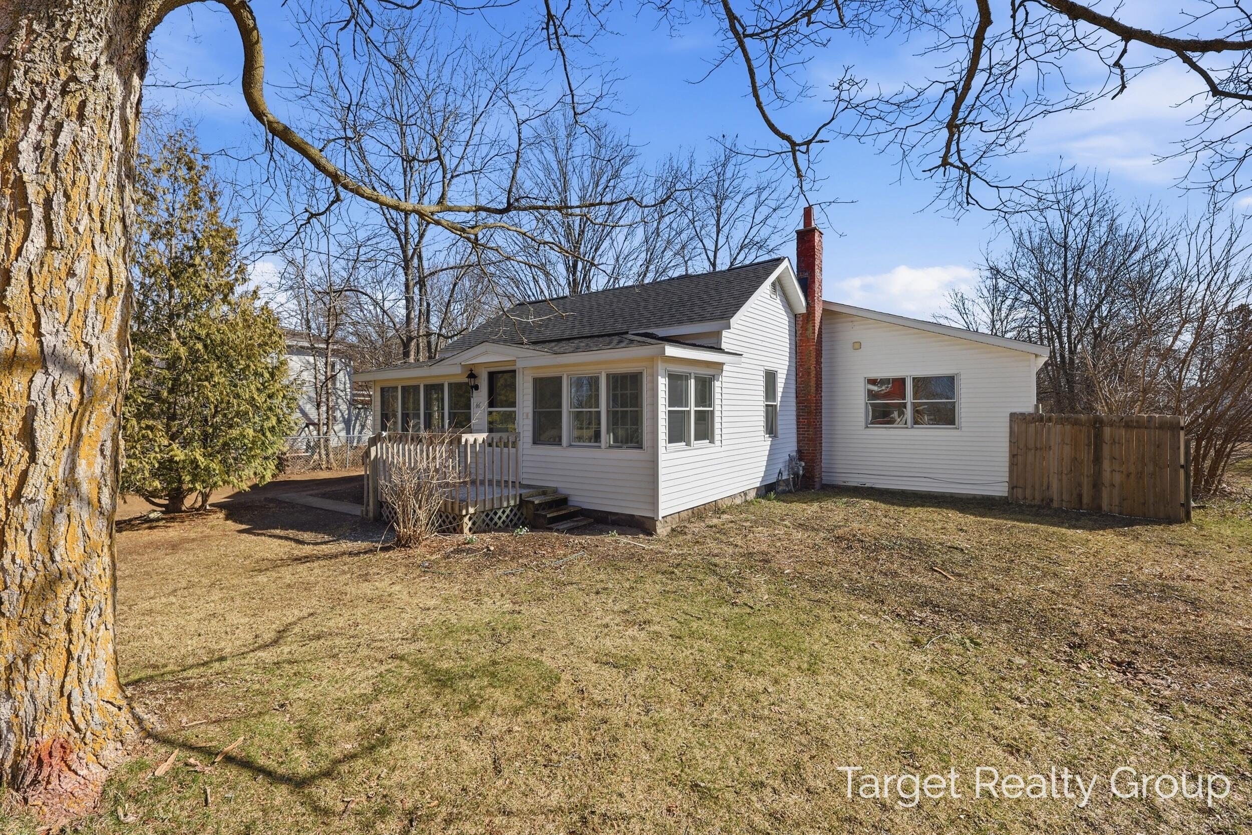 46 Hoskins Street Hesperia, MI 49421 - Photo 2 of 39 Side View