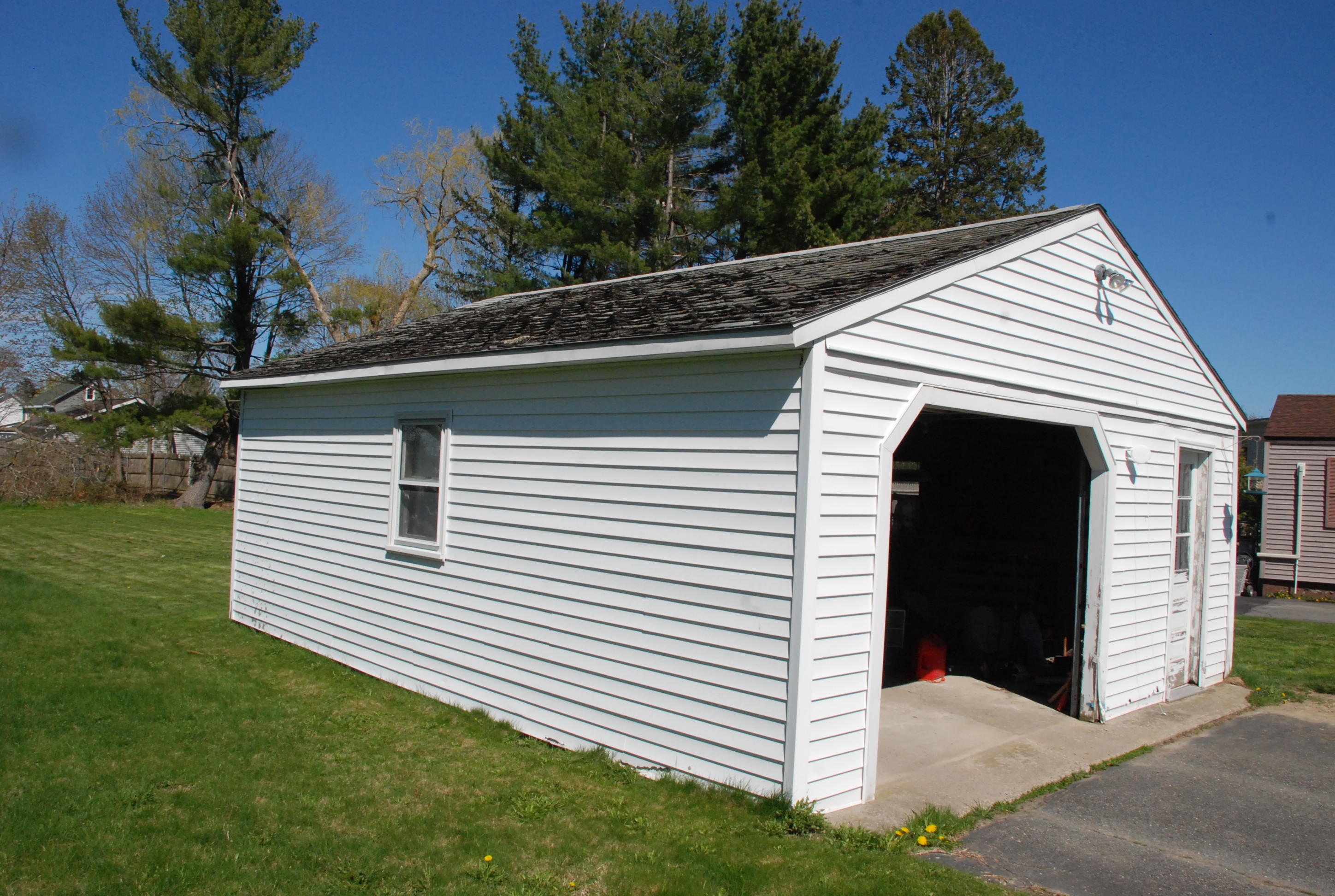 98 Crestmont Road Bangor, ME 04401 - Photo 5 of 18 Garage