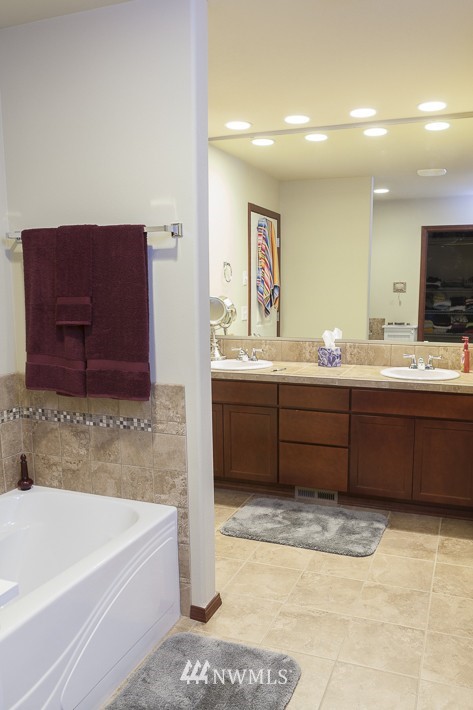 324 Barry Loop Mount Vernon, WA 98274 - Photo 12 of 21 Gallery Image 12