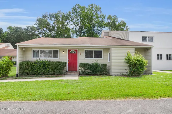 $1,400 | 125 Pirates Road, Unit 5, New Bern, NC 28562