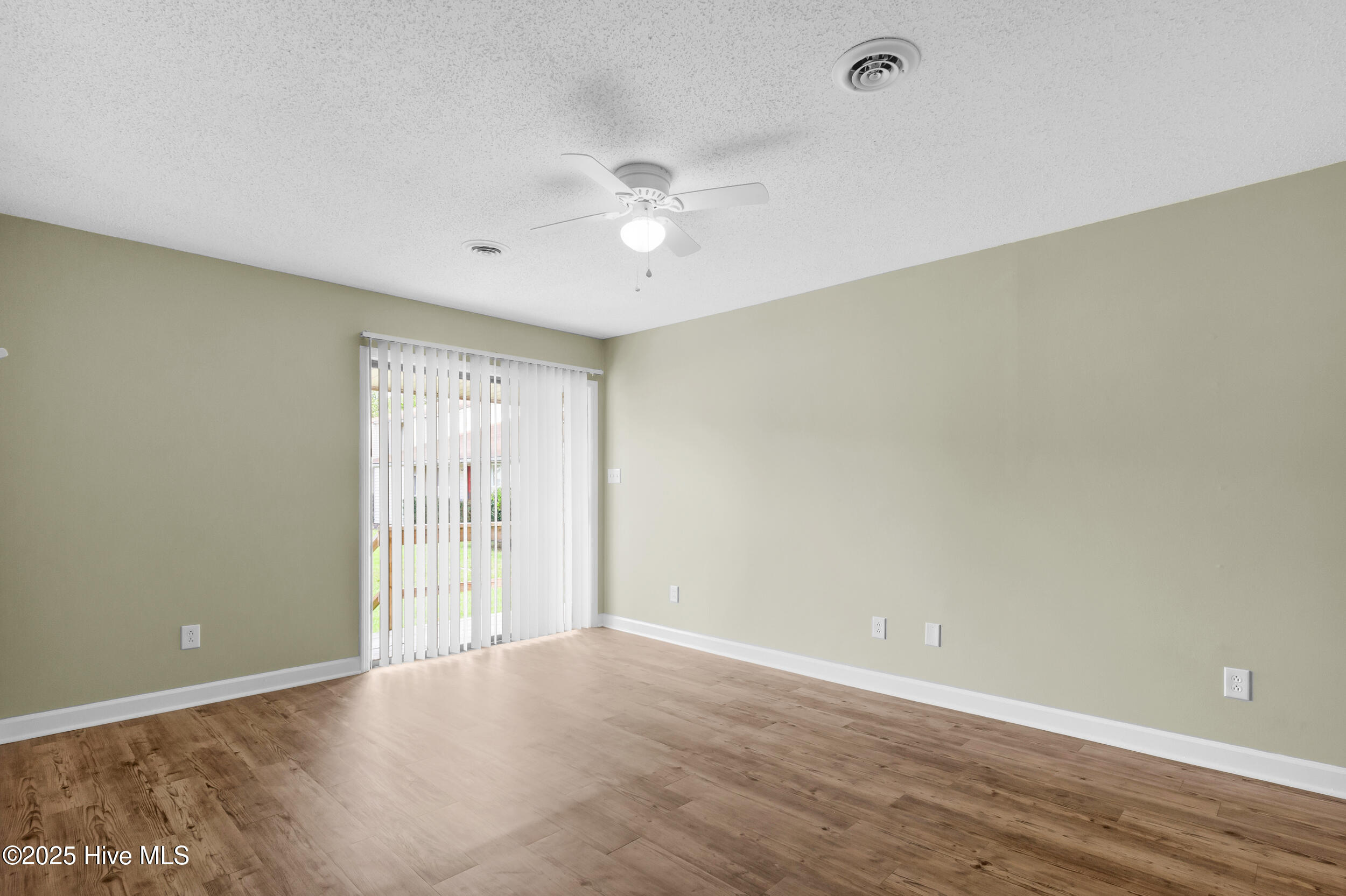 125 Pirates Road, Unit 5 New Bern, NC 28562 - Photo 4 of 36 4_15