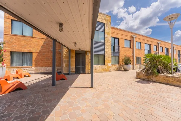 $2,100 | 3016 Guadalupe Street, Unit 208, Austin, TX 78705