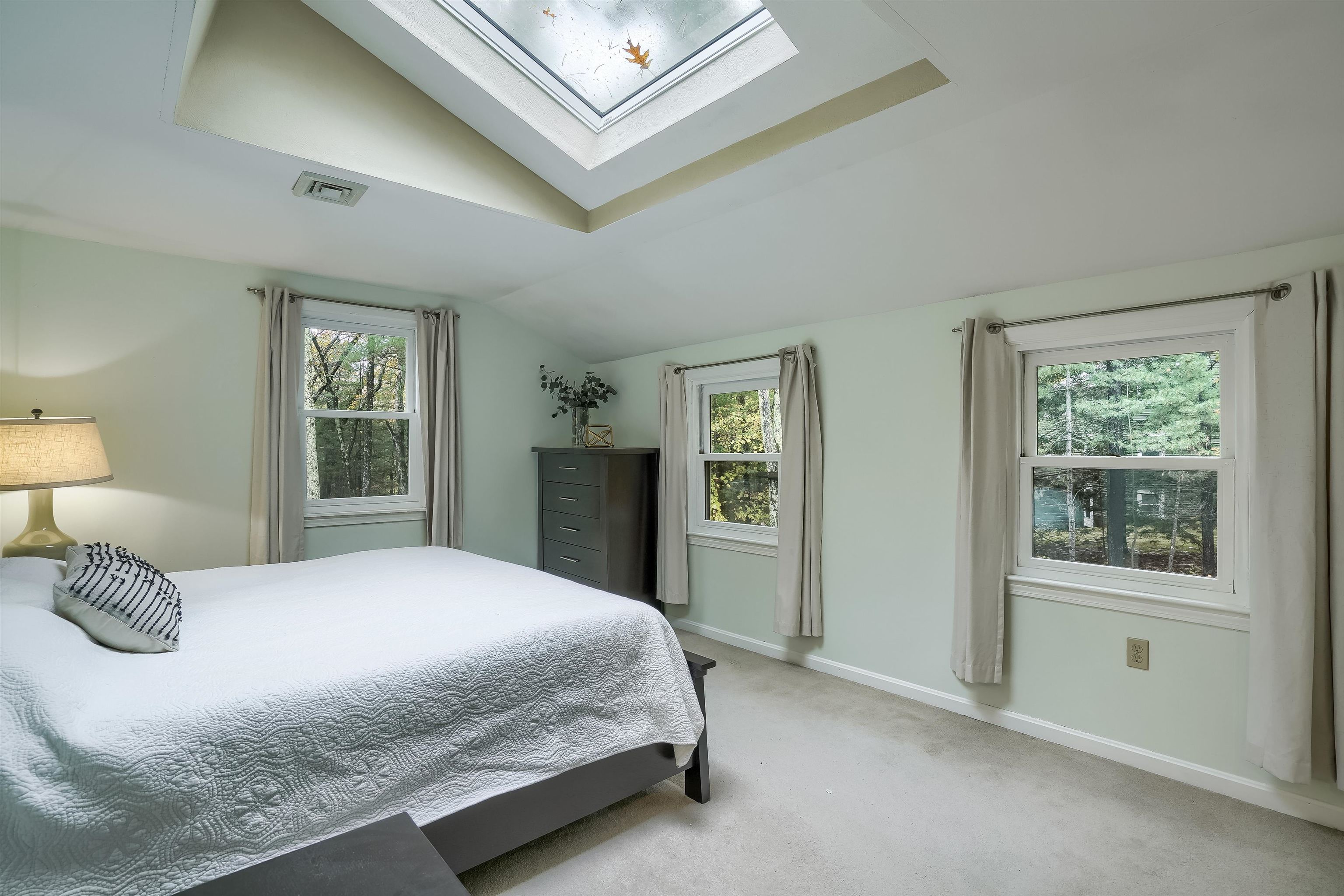 13 Torrey Road Nashua, NH 03063 - Photo 17 of 37 Gallery Image 17