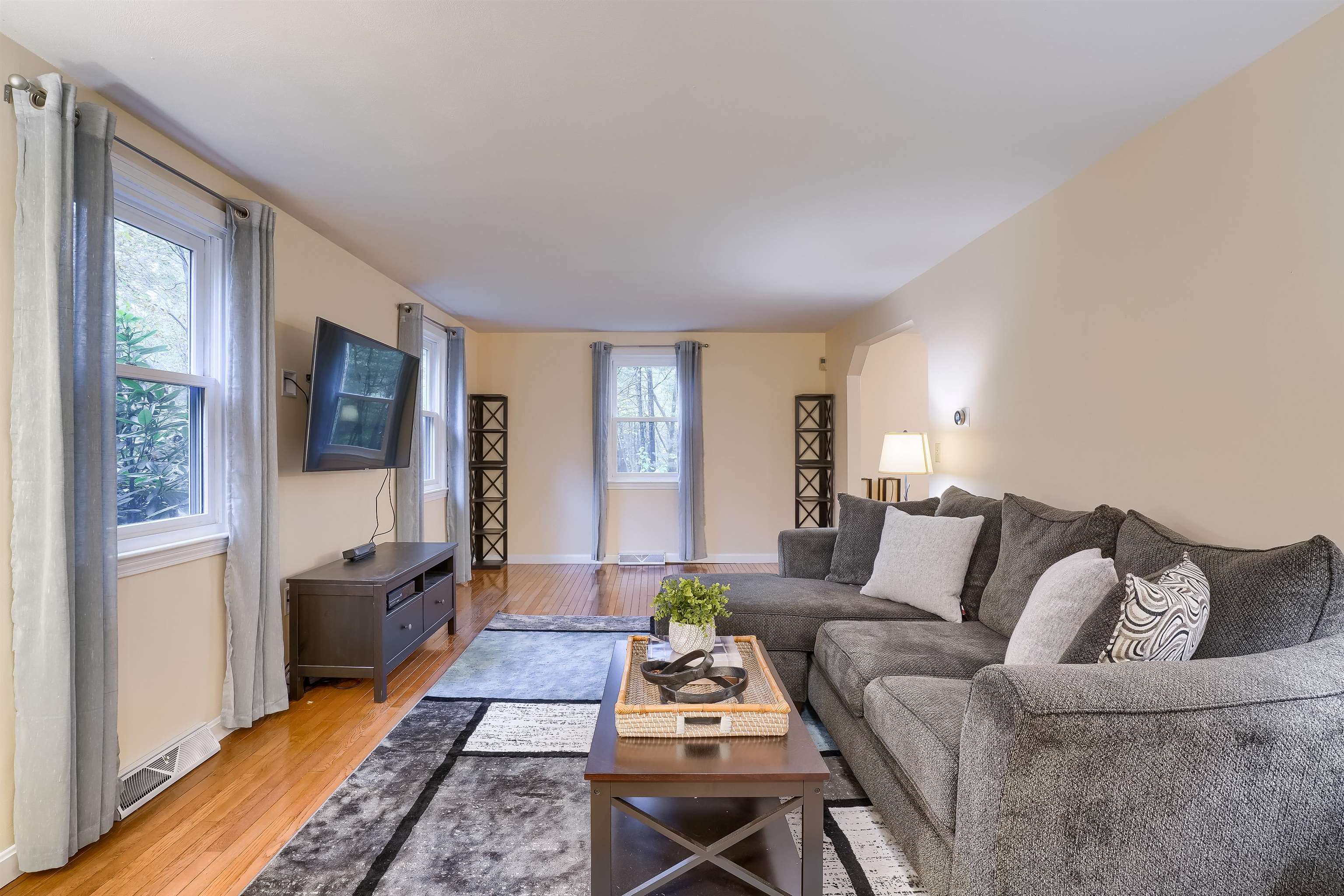 13 Torrey Road Nashua, NH 03063 - Photo 4 of 37 Gallery Image 4