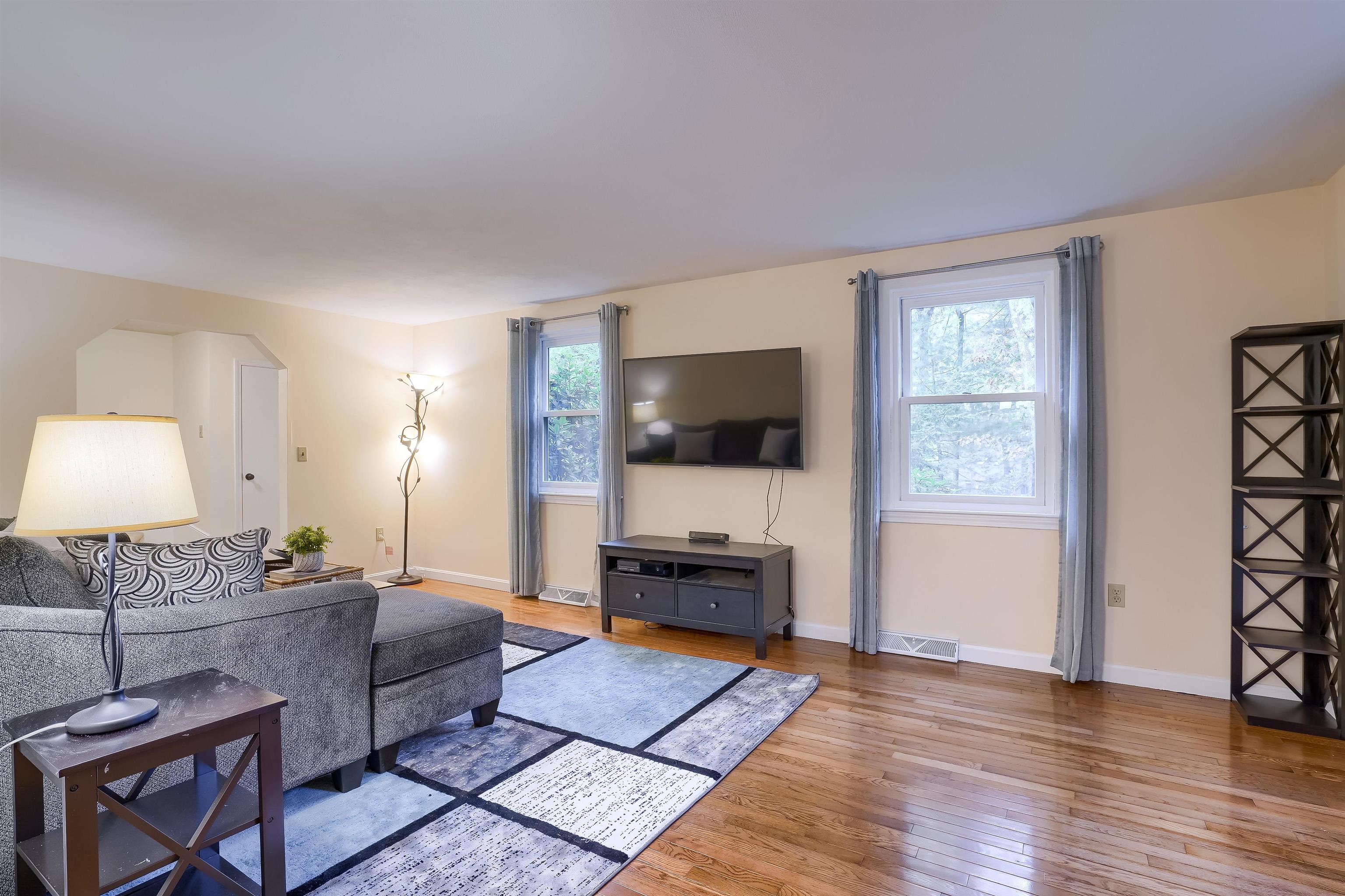13 Torrey Road Nashua, NH 03063 - Photo 5 of 37 Gallery Image 5