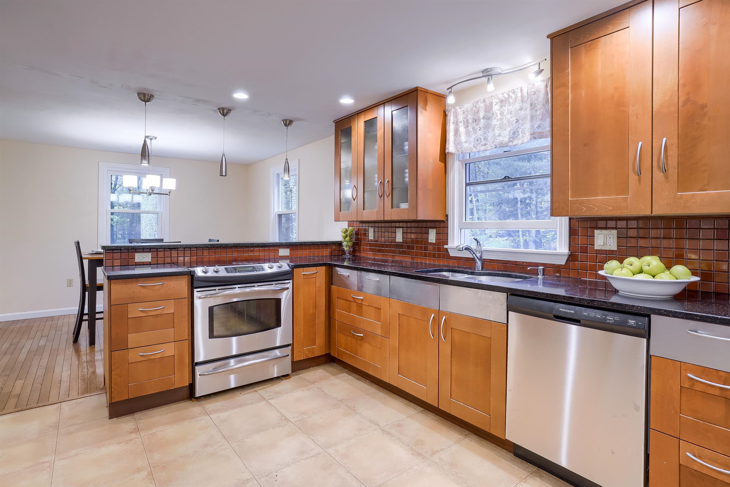 13 Torrey Road Nashua, NH 03063 - Photo 7 of 37 Gallery Image 7
