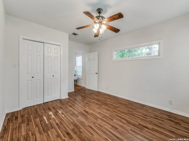 a view of a livingroom with a ceiling fan