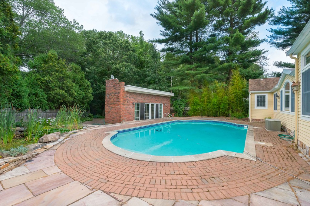 128 Worthen Road Lexington, MA 02421 - Photo 4 of 12