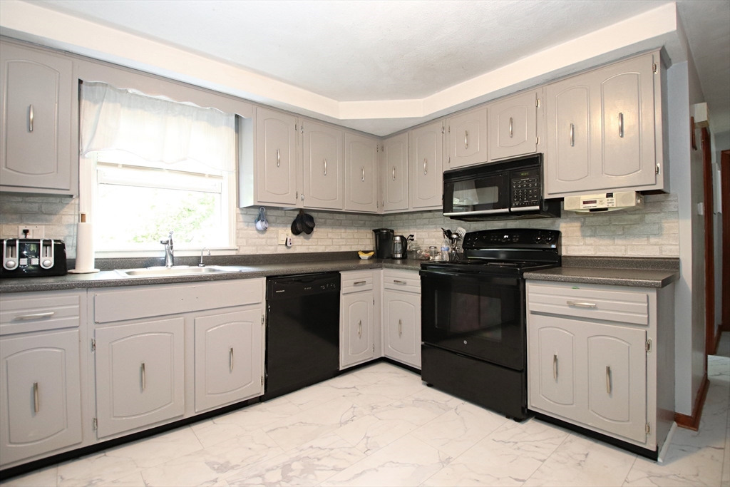 19 Juliette Road Saugus, MA 01906 - Photo 4 of 39