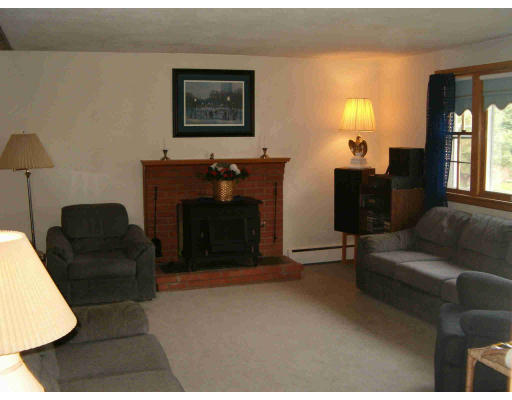17 Worcester Road Peabody, MA 01960 - Photo 2 of 4 Gallery Image 2