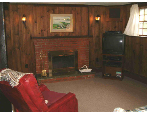 17 Worcester Road Peabody, MA 01960 - Photo 4 of 4 Gallery Image 4
