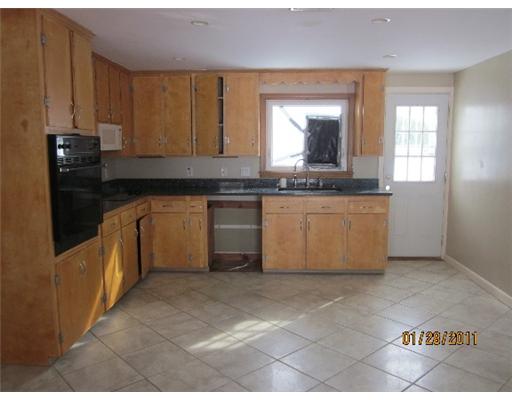 10 Meeting House Road Lincoln, RI 02865 - Photo 3 of 12 Kitchen.