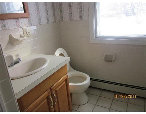 10 Meeting House Road Lincoln, RI 02865 - Photo 5 of 12 Bathroom.