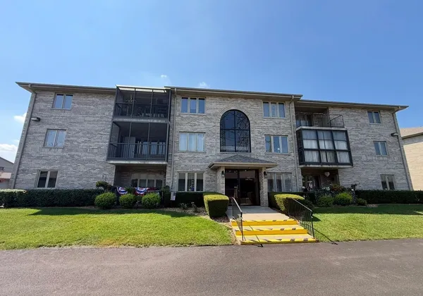 $208,000 | 5117 139th Place, Unit 508, Crestwood, IL 60418