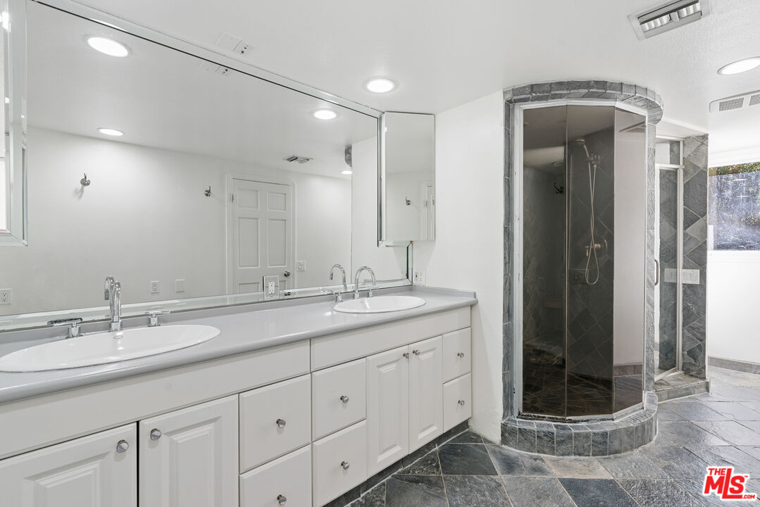2202 Stunt Road Calabasas, CA 91302 - Photo 12 of 25 Gallery Image 12