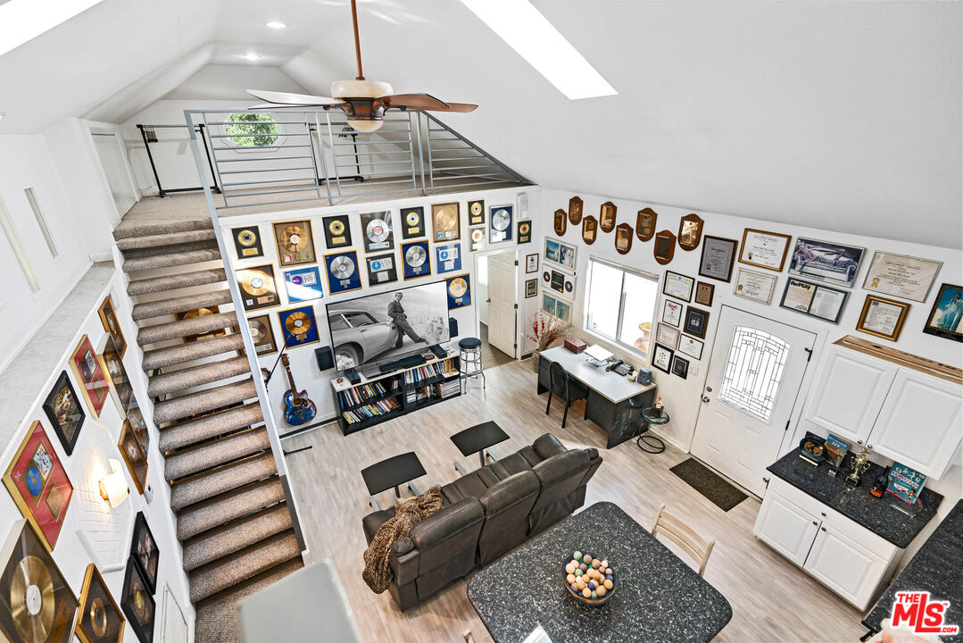 2202 Stunt Road Calabasas, CA 91302 - Photo 14 of 25 Gallery Image 14