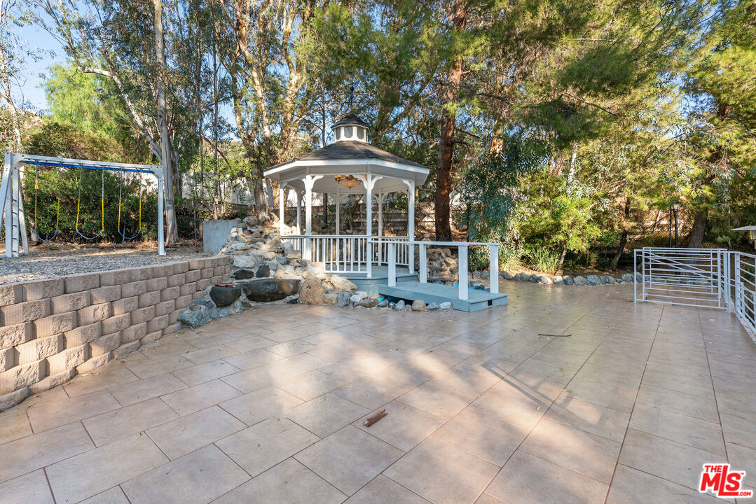 2202 Stunt Road Calabasas, CA 91302 - Photo 16 of 25 Gallery Image 16