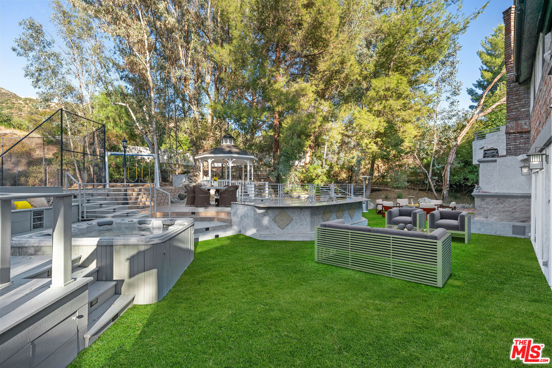 2202 Stunt Road Calabasas, CA 91302 - Photo 19 of 25 Gallery Image 19