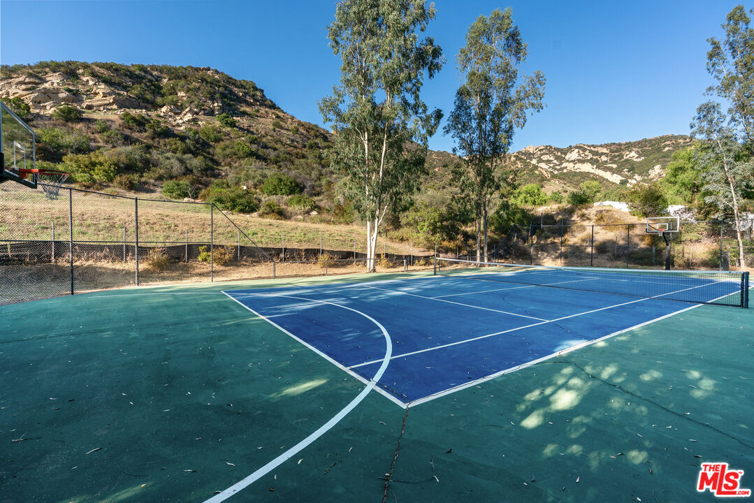 2202 Stunt Road Calabasas, CA 91302 - Photo 21 of 25 Gallery Image 21