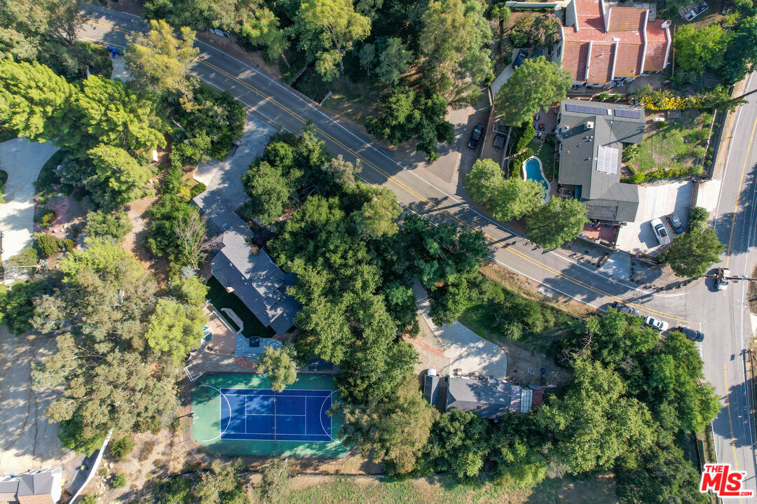 2202 Stunt Road Calabasas, CA 91302 - Photo 22 of 25 Gallery Image 22