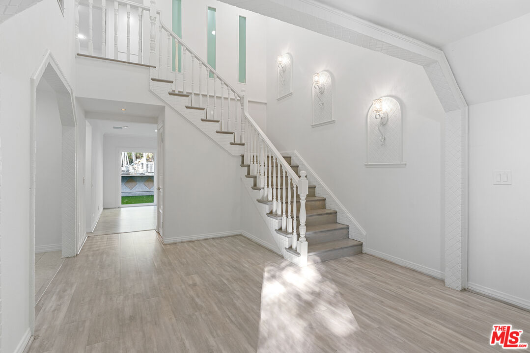 2202 Stunt Road Calabasas, CA 91302 - Photo 4 of 25 Gallery Image 4