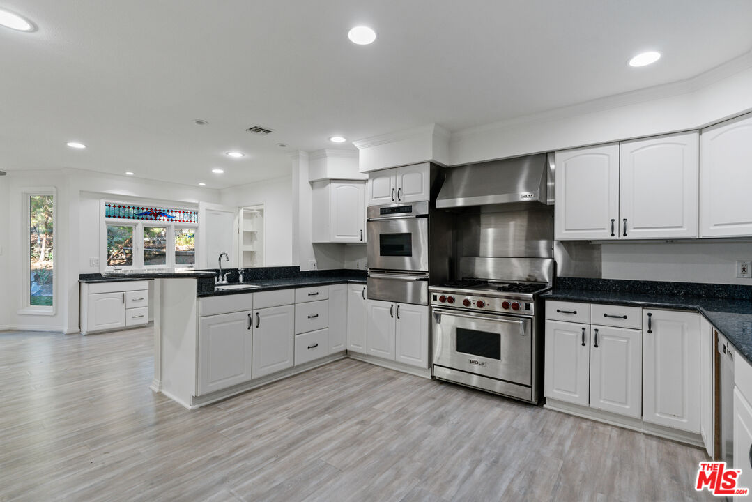 2202 Stunt Road Calabasas, CA 91302 - Photo 7 of 25 Gallery Image 7