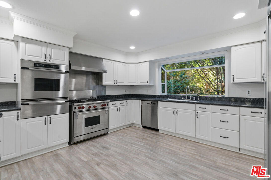 2202 Stunt Road Calabasas, CA 91302 - Photo 8 of 25 Gallery Image 8