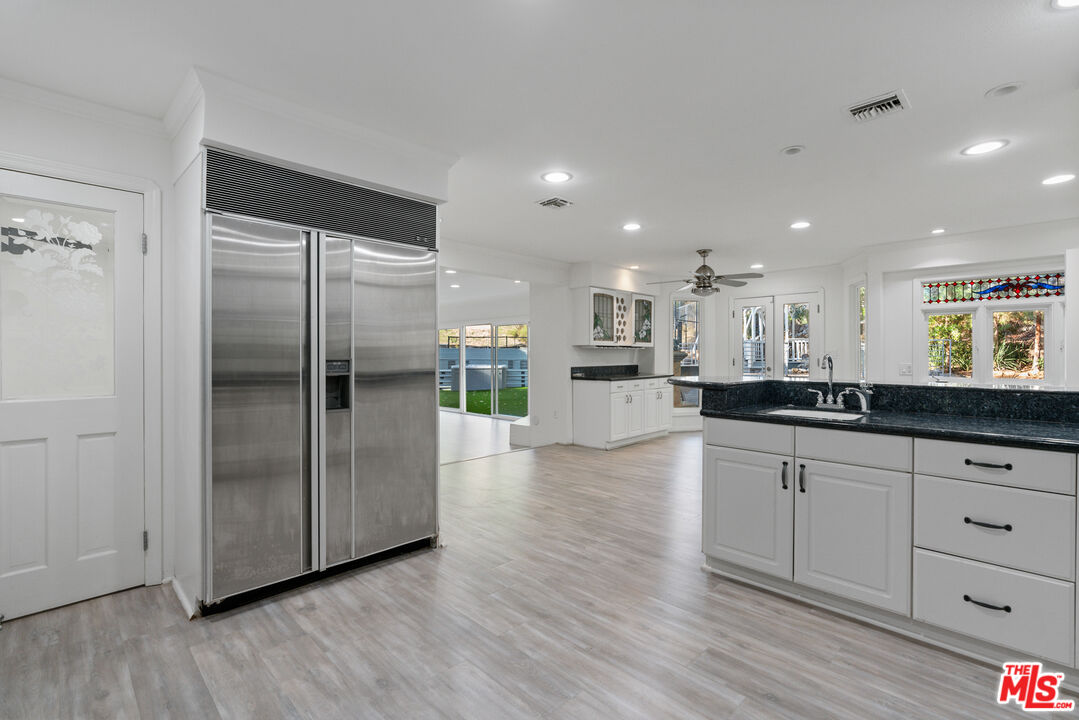 2202 Stunt Road Calabasas, CA 91302 - Photo 9 of 25 Gallery Image 9