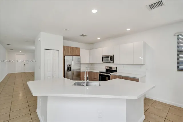 a view of a livingroom with a ceiling fan and window