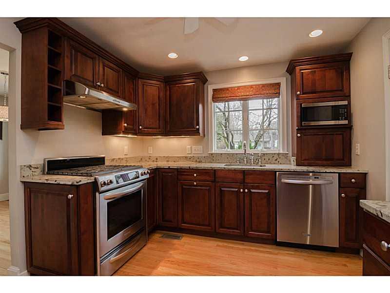 5 Wabun Road Cape Elizabeth, ME 04107 - Photo 9 of 33 Kitchen.