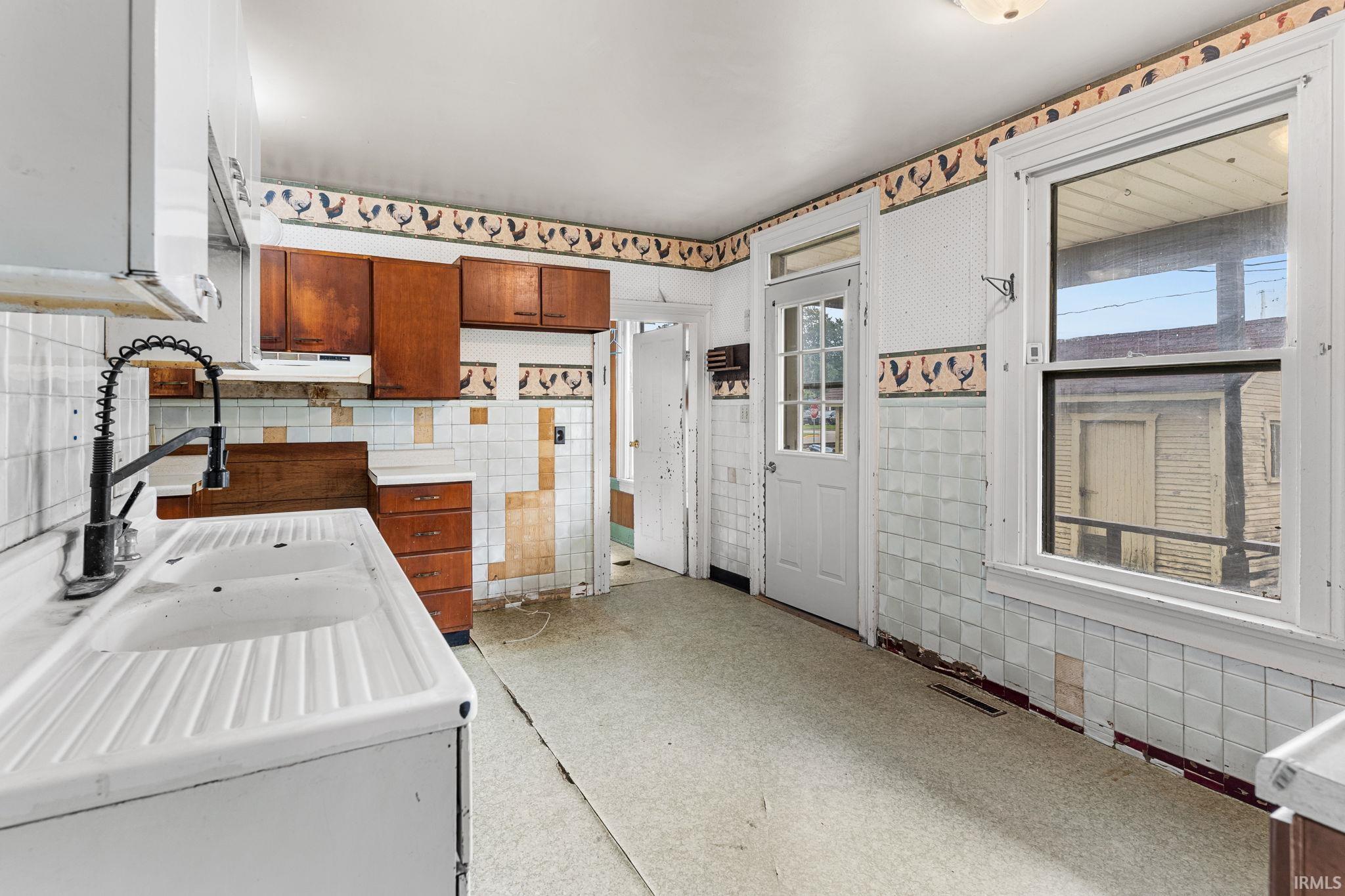 507 Roosevelt Road Walkerton, IN 46574 - Photo 9 of 22 Gallery Image 9