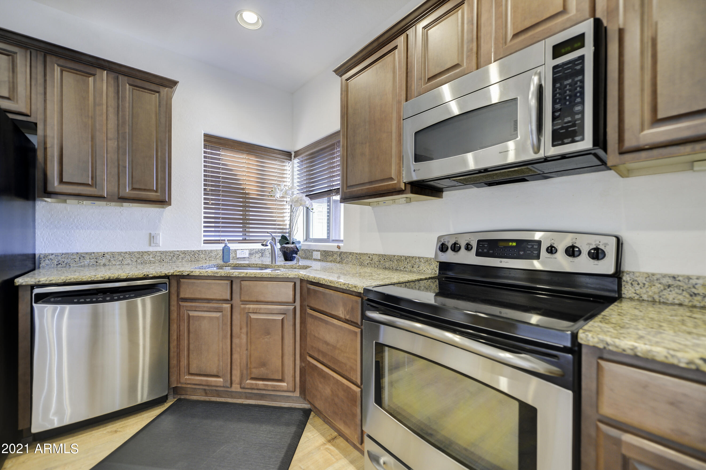 3935 East Rough Rider Road, Unit 1363 Phoenix, AZ 85050 - Photo 17 of 40 014_Kitchen Detail